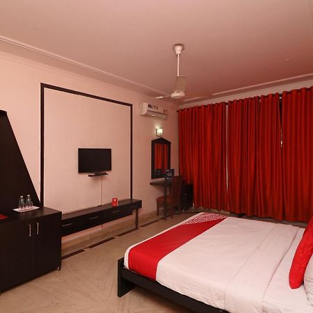 Hotel O Rk Residency Sohana Ngoại thất bức ảnh